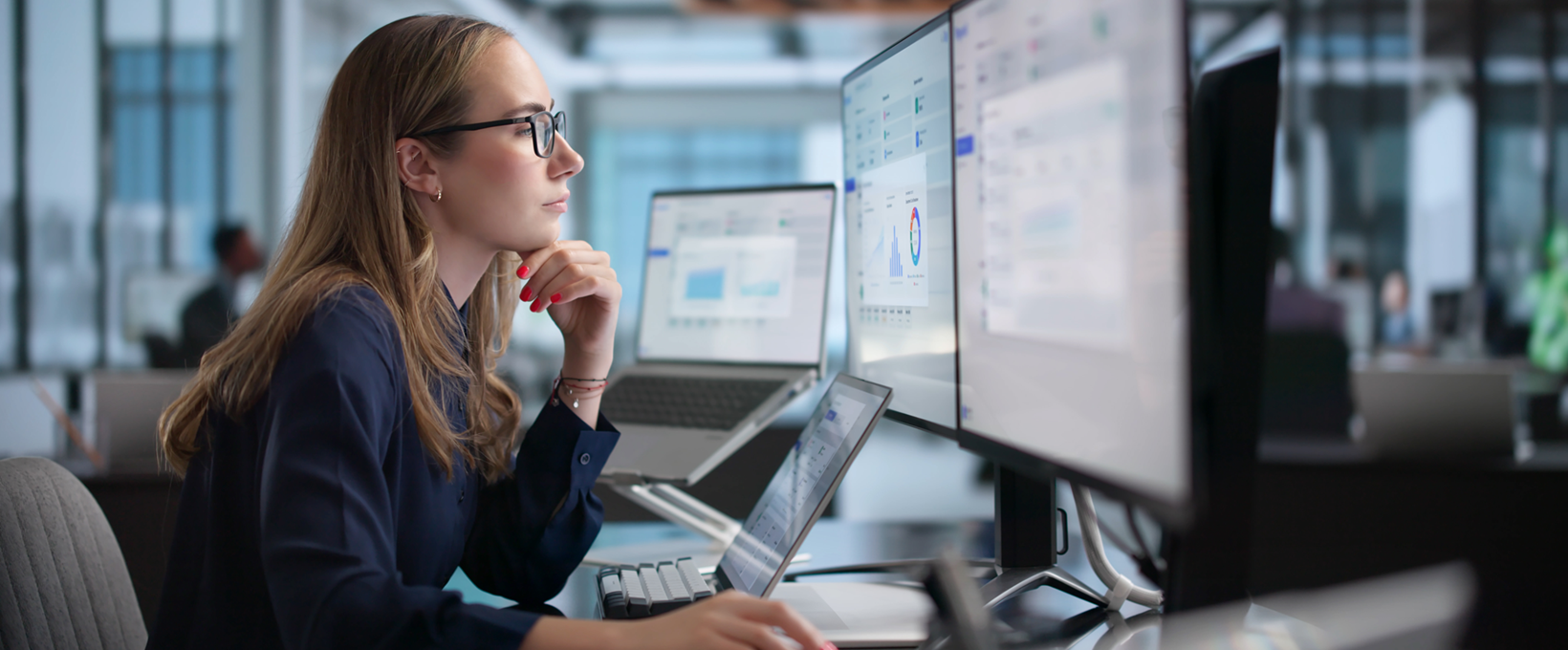 An effective open enrollment plan is equal parts strategy and action. Here’s a phase-by-phase checklist to help HR teams manage both with confidence